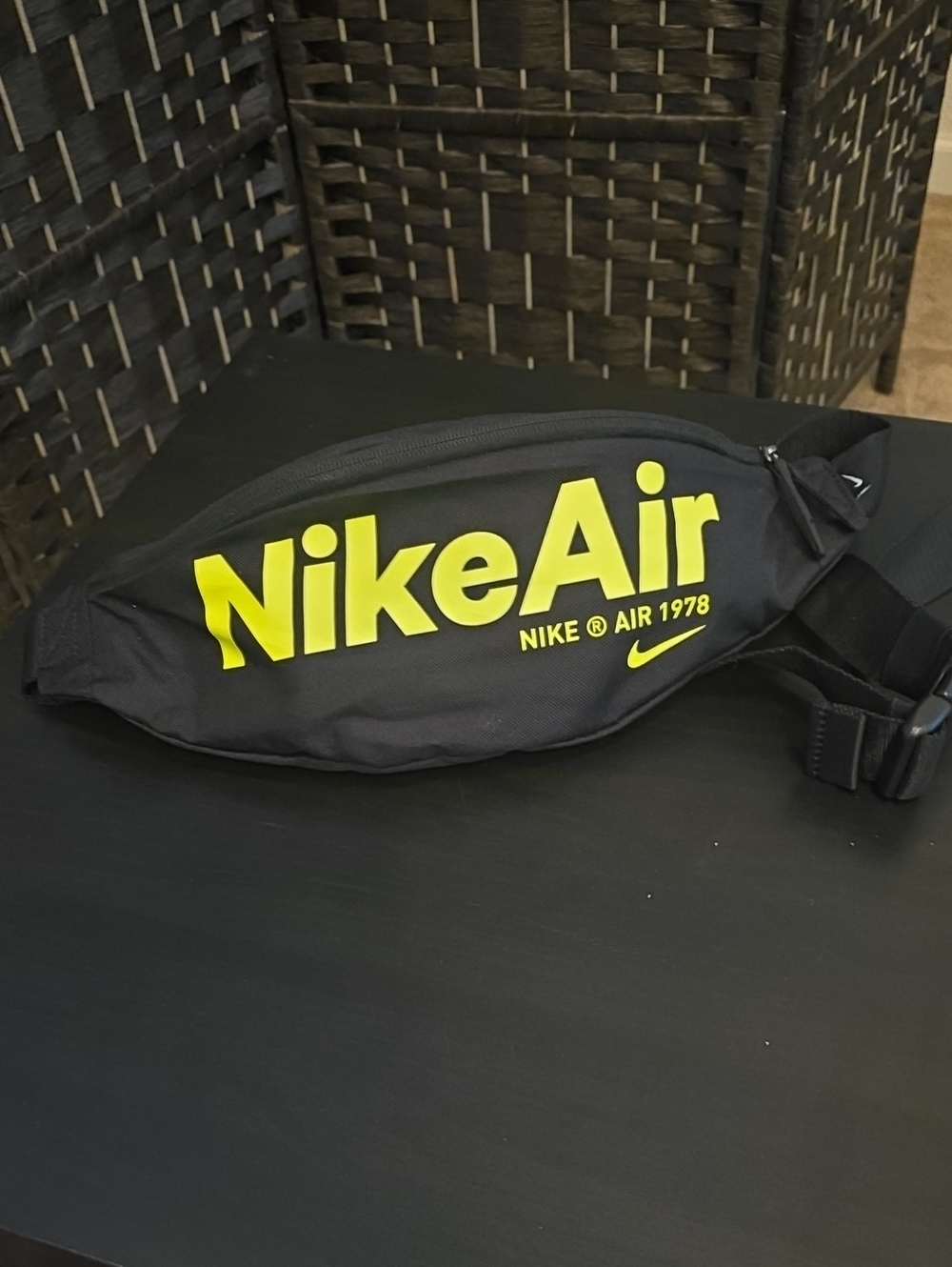 Nike Black Belt Bag Fanny Pack CT5226-010, EUC